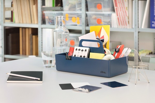vitra-toolbox-gaertnermoebel-01
