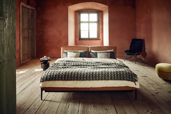 wittmann-joyce-cushion-bed-melange-hochlehner-miles-hocker-guande-autumn-velvet-british-green-velvet-gold