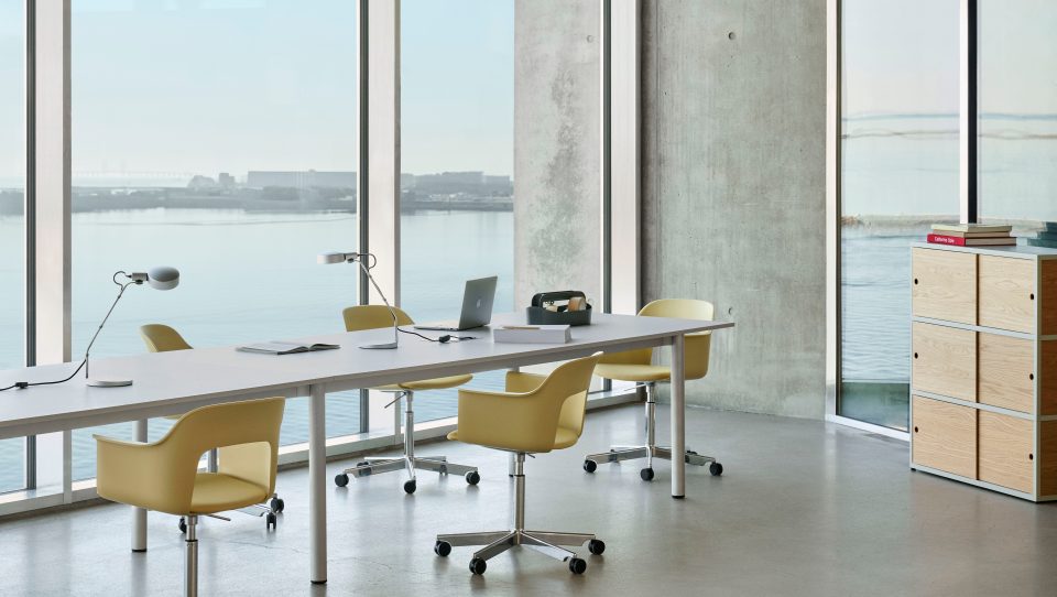 hay-layout-armchair-243-relate-431-biscotti-shell-polished-base-annex-table-overhang-alu-frame-cotton-cream-tabletop-new-order-comb-304-wood