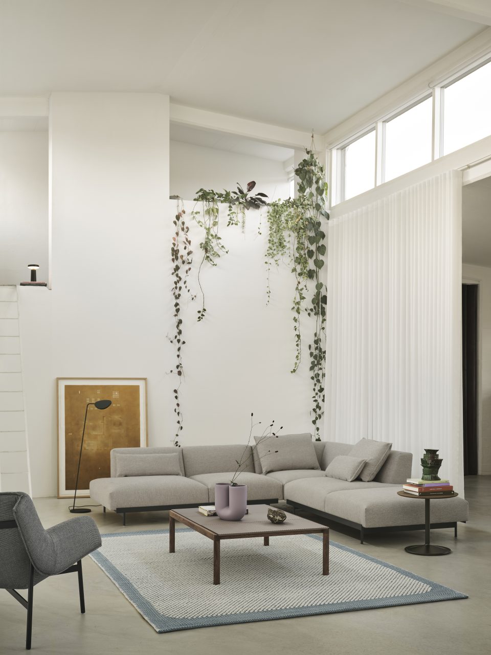 muuto-in-situ-corner-config-4-clay-12-pebble-pale-blue-couple-coffee-table-120x84x35-2-plain-1-wavy-taupe-dark-oiled-oak-wrap-sabi-151-black--org