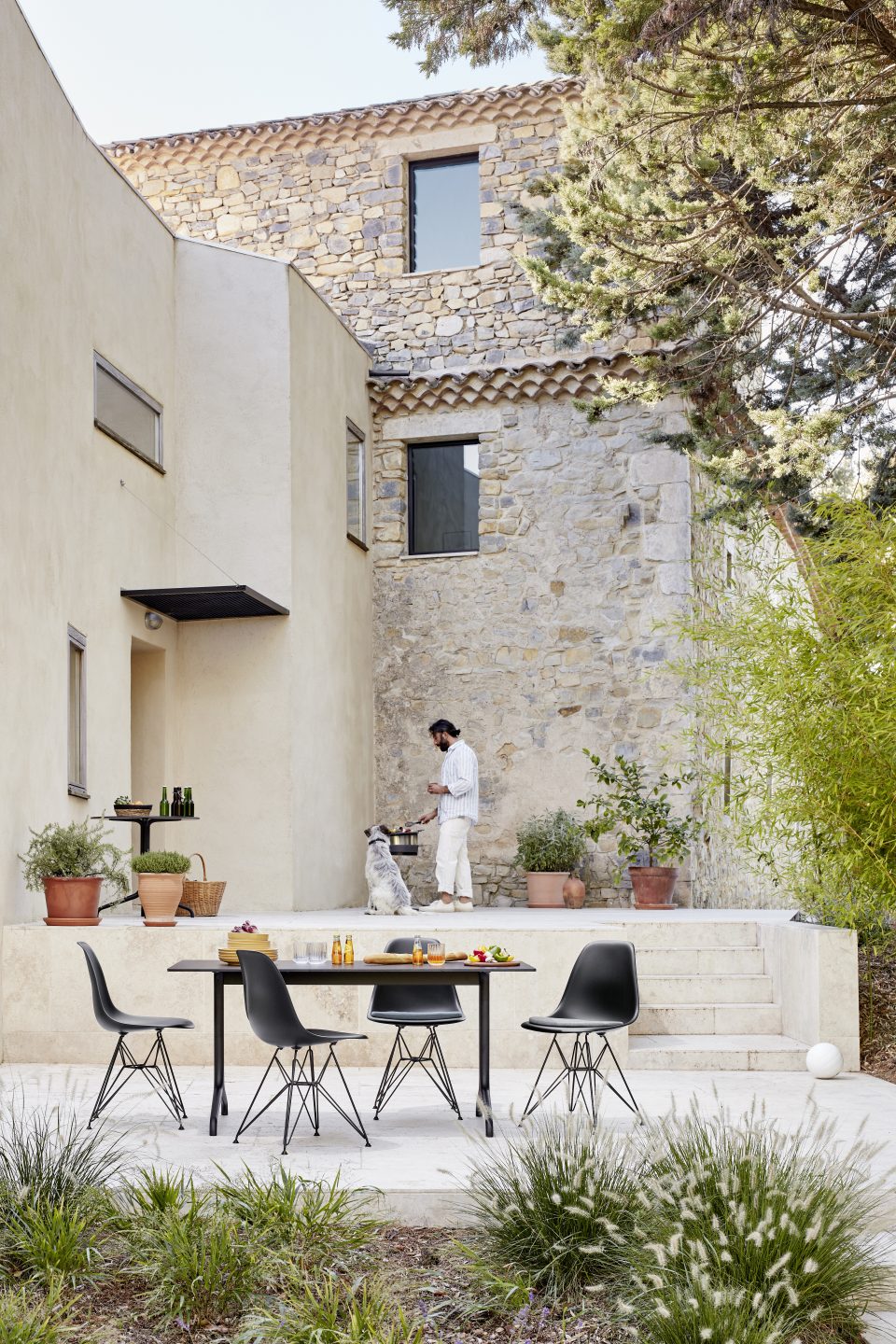 vitra-7086761-eames-plastic-side-chair-dsr-belleville-table-soft-seats-simmons-master