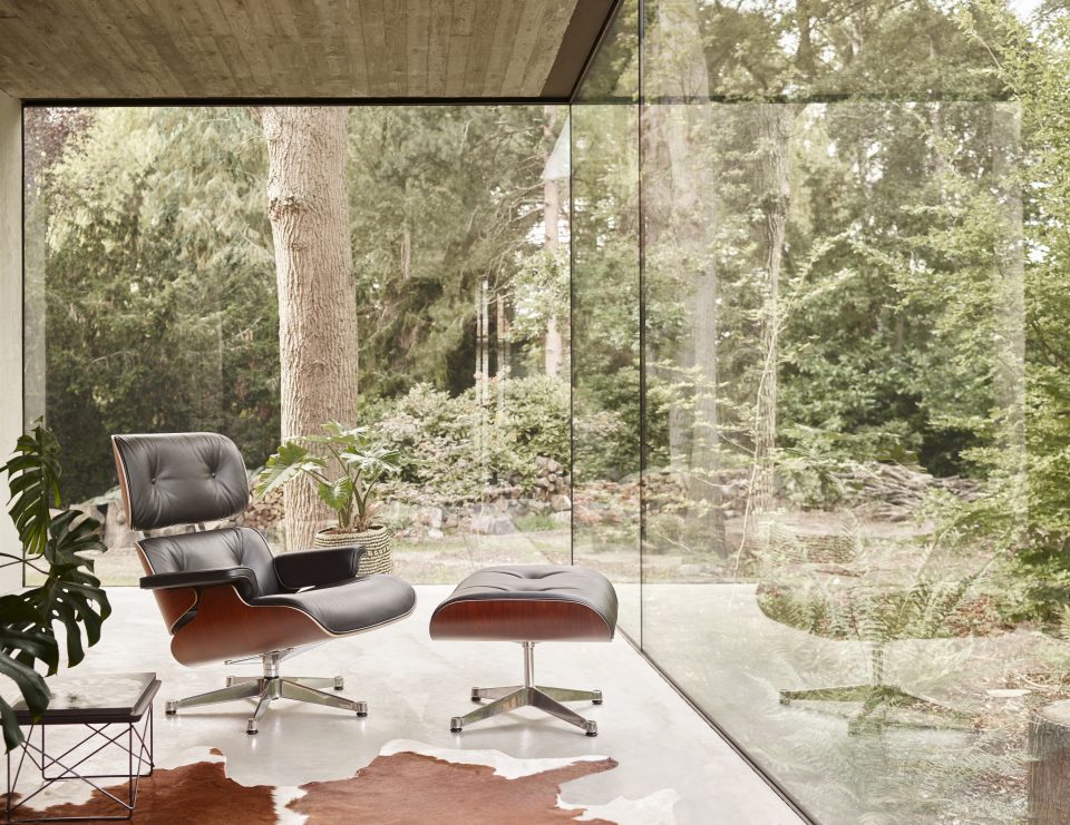 vitra-2937849-eames-lounge-chair---ottoman-occasional-table-ltr-master