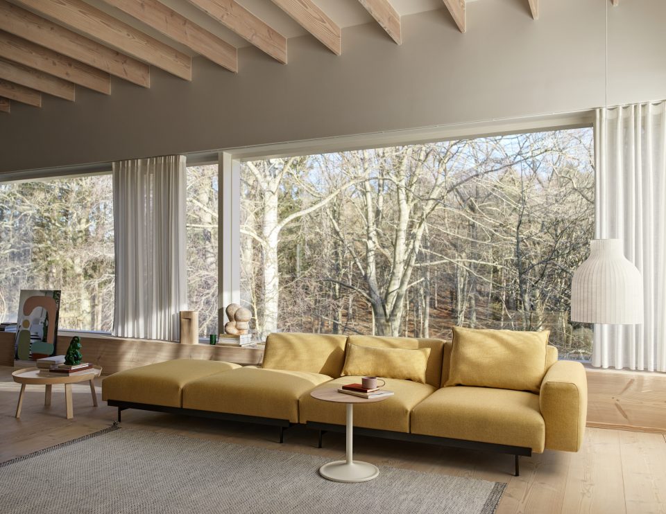 muuto-in-situ-4-seater-config-2-hallingdal-407-soft-side-h48-ø-41-solid-oak-off-white-around-large-ash-strand-open-40-2--org