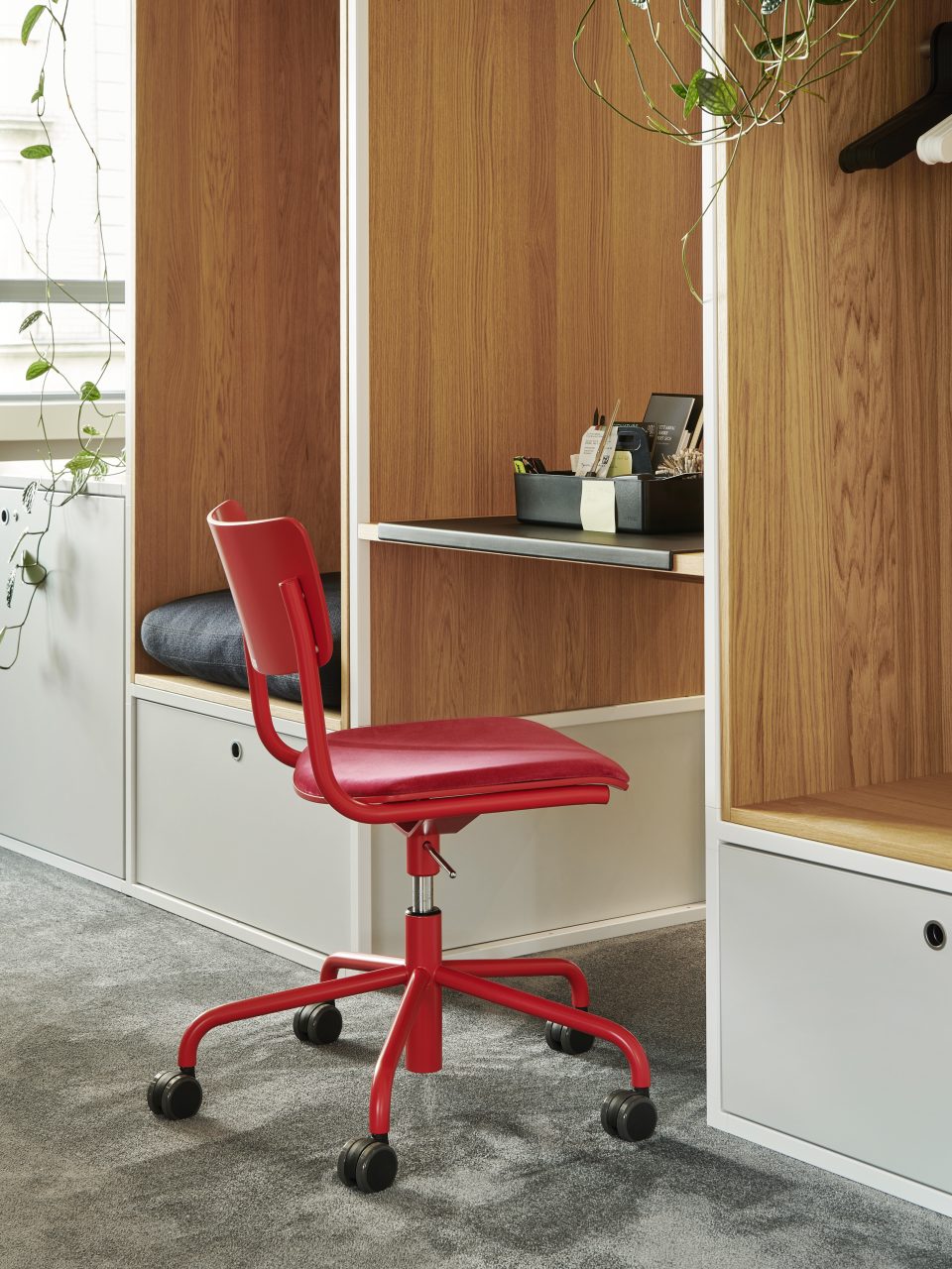 thonet-studiohans-fabian-frinzel-s43spvdr-ral3027-harald-3-farbe-612-v1