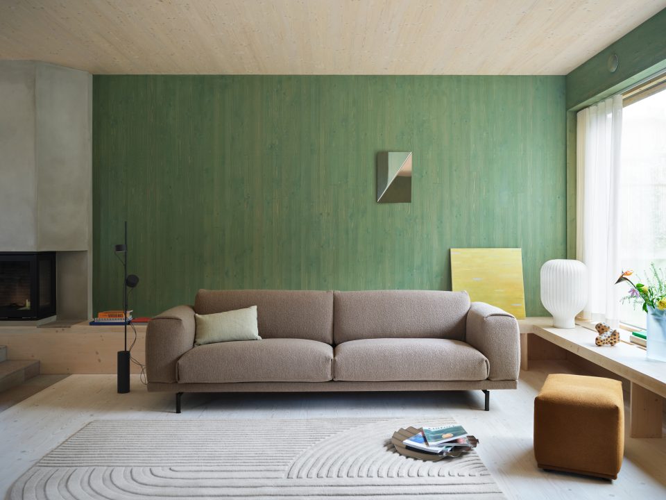 muuto-Rest-Sofa-3-5-seater-metal-hearth-06-Gaze-mirror-strand-table-lamp-59-relevo-off-white-post-floor-black-echo-pouf-org