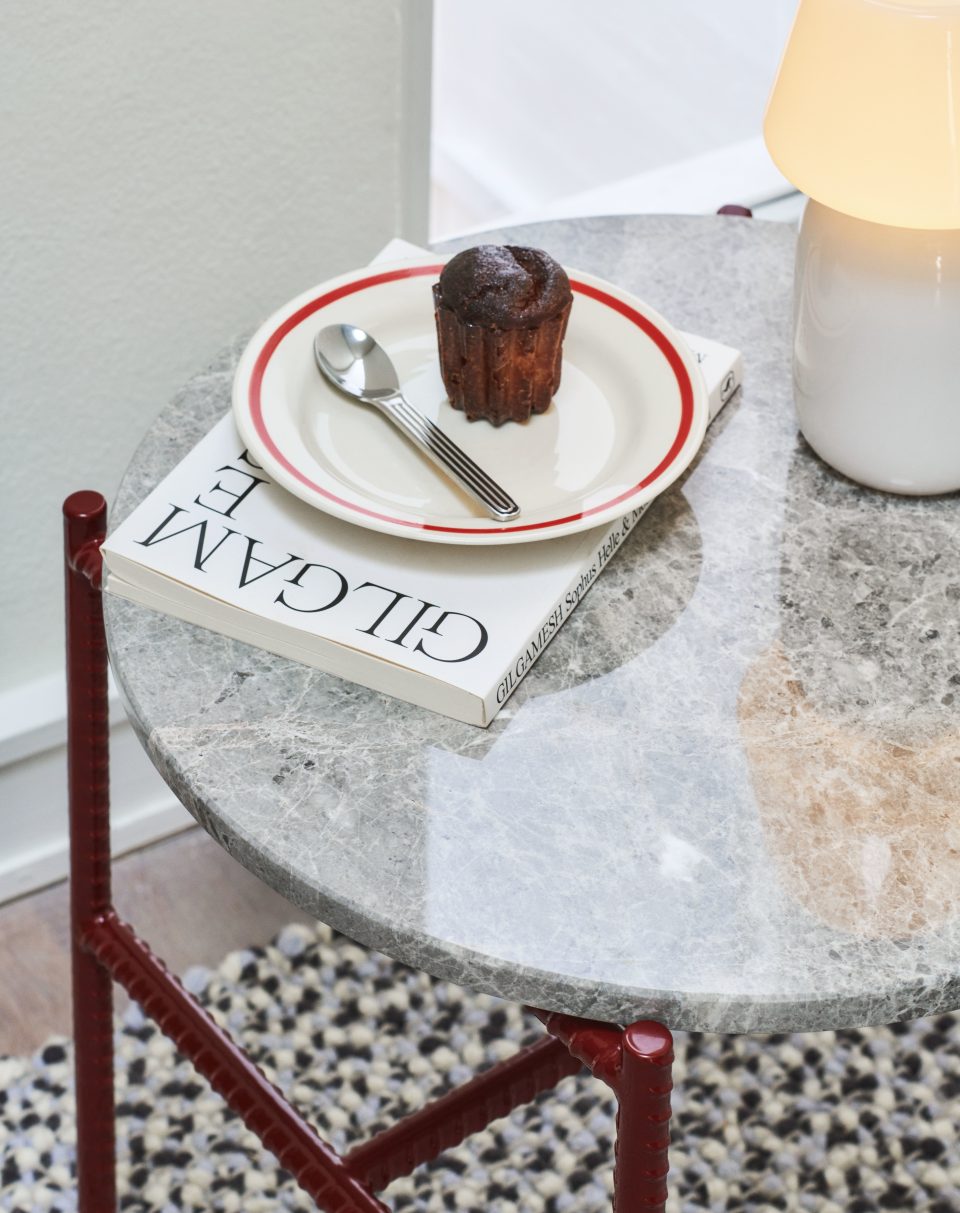 hay-rebar-side-table-45xh40-5-grey-marble-tabletop-barn-red-powder-coated-steel-sobremesa-plate-18-5-set-of-2-red-apollo-portable-white