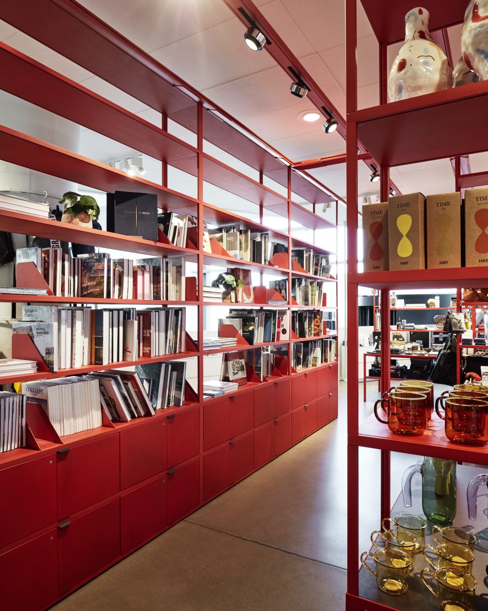 hay-aros-aarhus-art-museum-2019-new-order-shelving-system-borosilicate-mug-borosilicate-cup-time