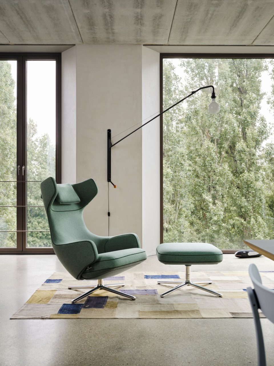 vitra-4033913-grand-repos-potence-eames-house-whale-v-fullbleed-1440x