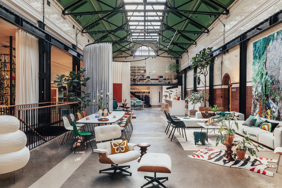 vitra-8606250-showroom-tramshed-lounge-chair-london-2023--1--master