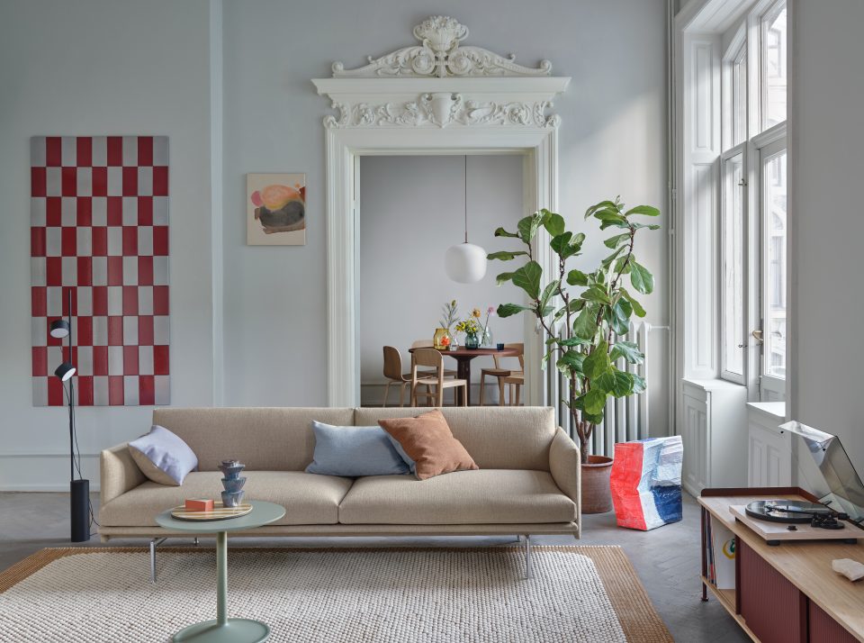 muuto-outline-3-seater-ecriture-240-alu-pebble-burnt-orange-mingle-soft-48-h48-enfold-deep-red-186x45-h48-midst-dark-red--org