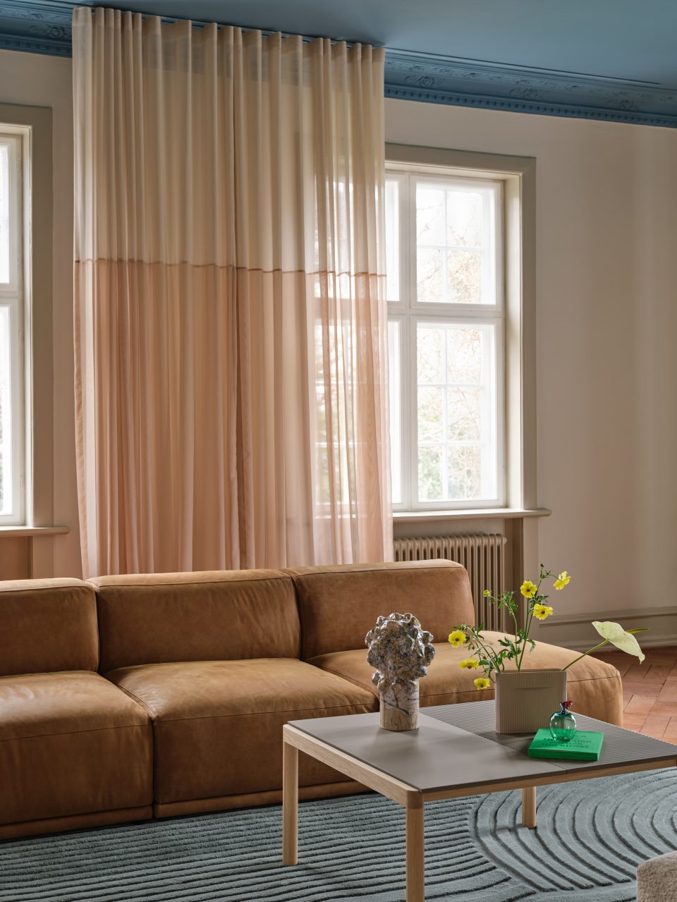 muuto-connect-soft-grace-leather-cognac-relevo-sage-green-couple-taupe-oak-ridge-beige--org